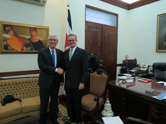 Director of Clingendael Academy Ron Ton with Mr. Manuel Gonzales Sanz, Foreign Minister of Costa Rica.
