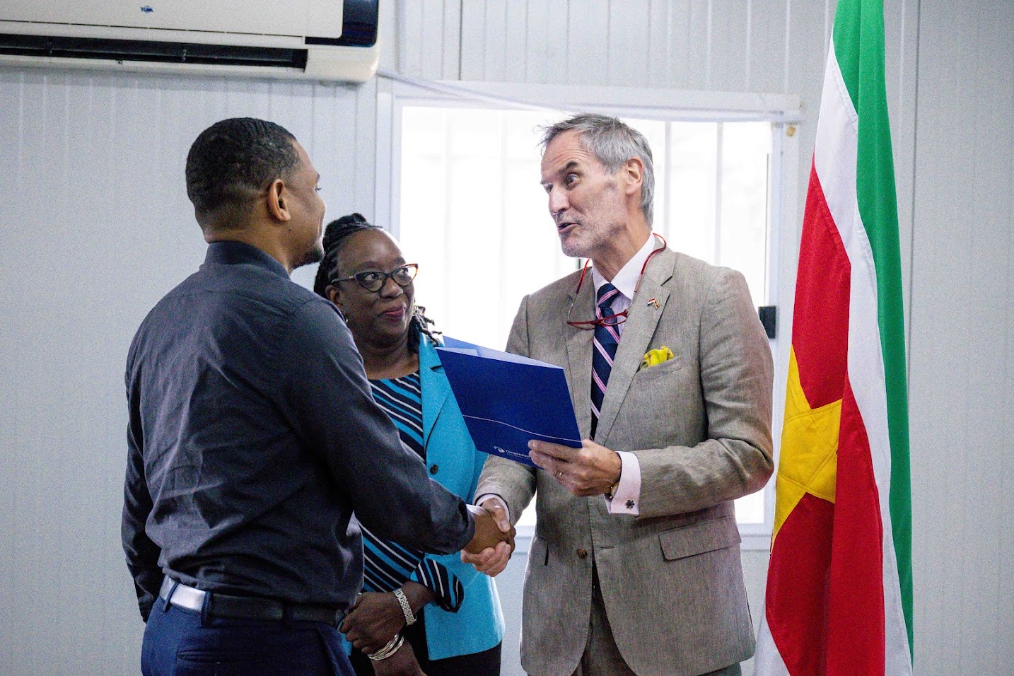 Mr. Walter Oostelbos, Ambassador of the Kingdom of the Netherlands handed out certificates to the participants after completion of the course.