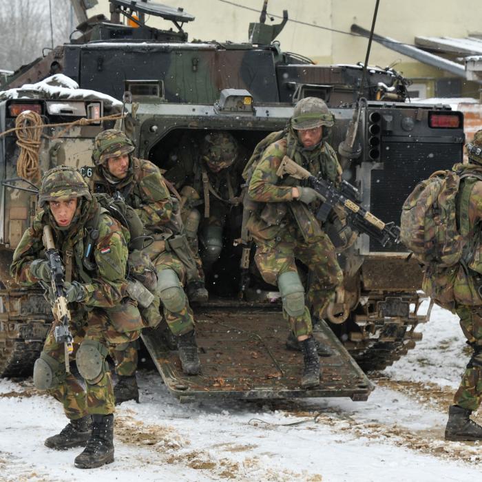 Investeer komende vijf jaar 2,5 miljard in defensie