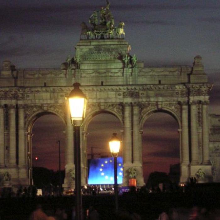 2004. Big Bang and Orange Revolution both failures?