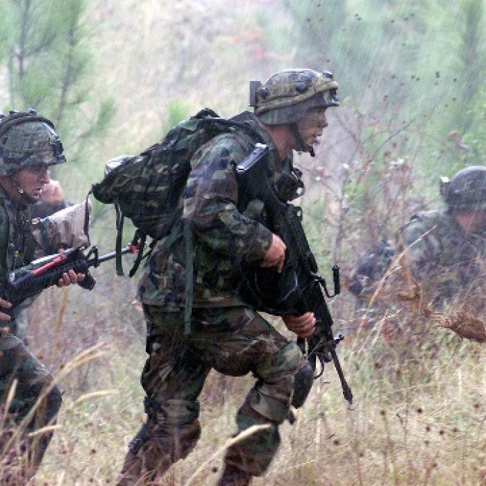 Politici en militairen, een ongemakkelijk verbond?