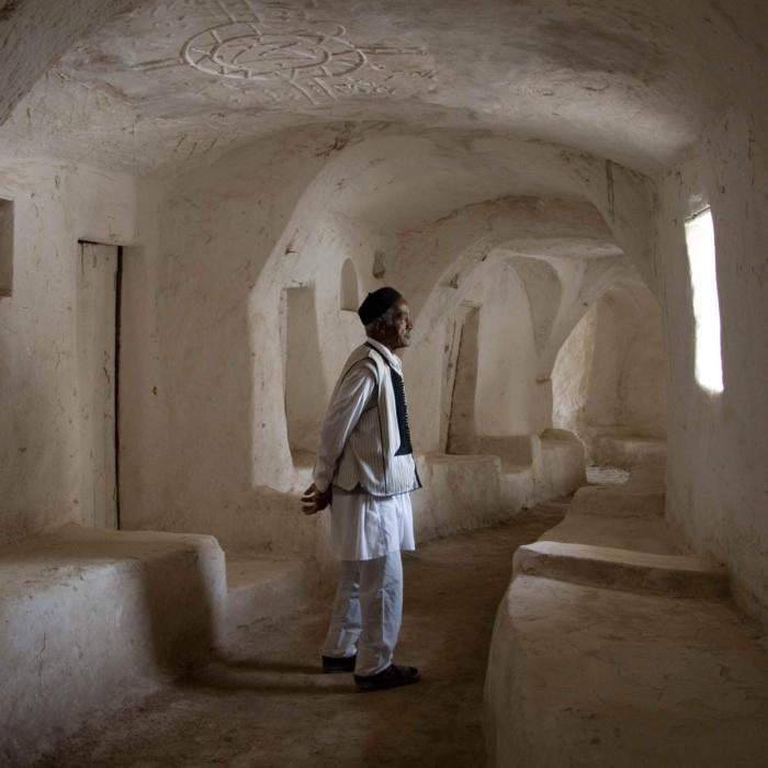 Libyan tribes in the shadow of war and peace