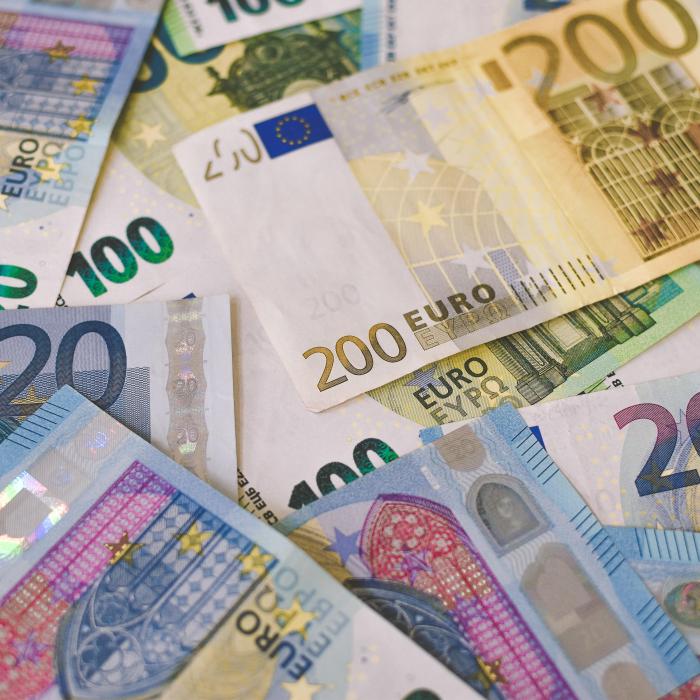 The paradox of a stronger global role for the euro
