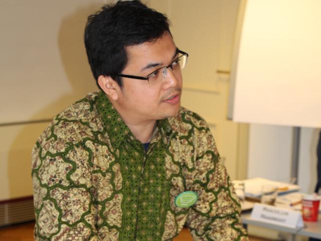 Indonesian Diplomats play a "Serious Game"   