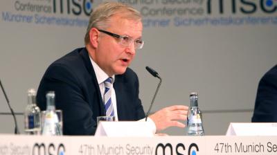 Hoe onafhankelijk is begrotingscommissaris Rehn?