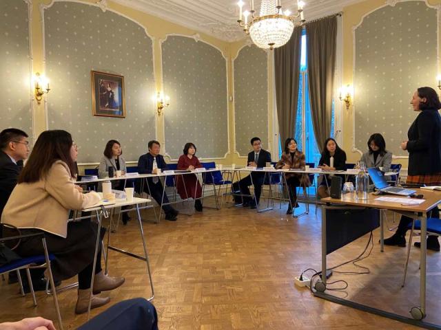 In-depth discussions during seminar for Chinese mid-career diplomats