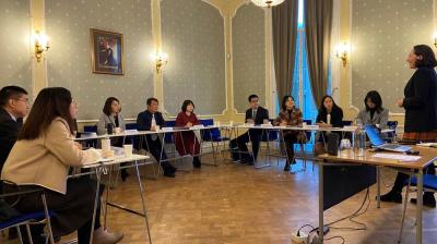 In-depth discussions during seminar for Chinese mid-career diplomats