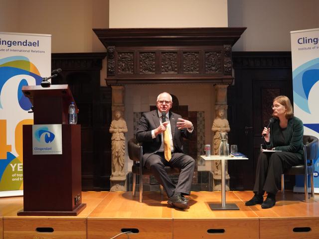 Governor of Minnesota Tim Walz discusses clean energy future at Clingendael