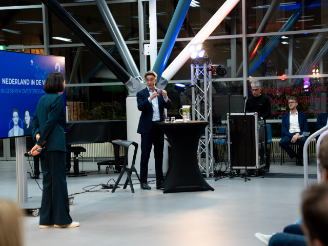 In gesprek over dreiging en hoop met de secretaris-generaal van Buitenlandse Zaken en Clingendael-experts